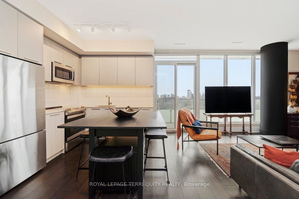 20 Brin Drive 1901, Toronto W08