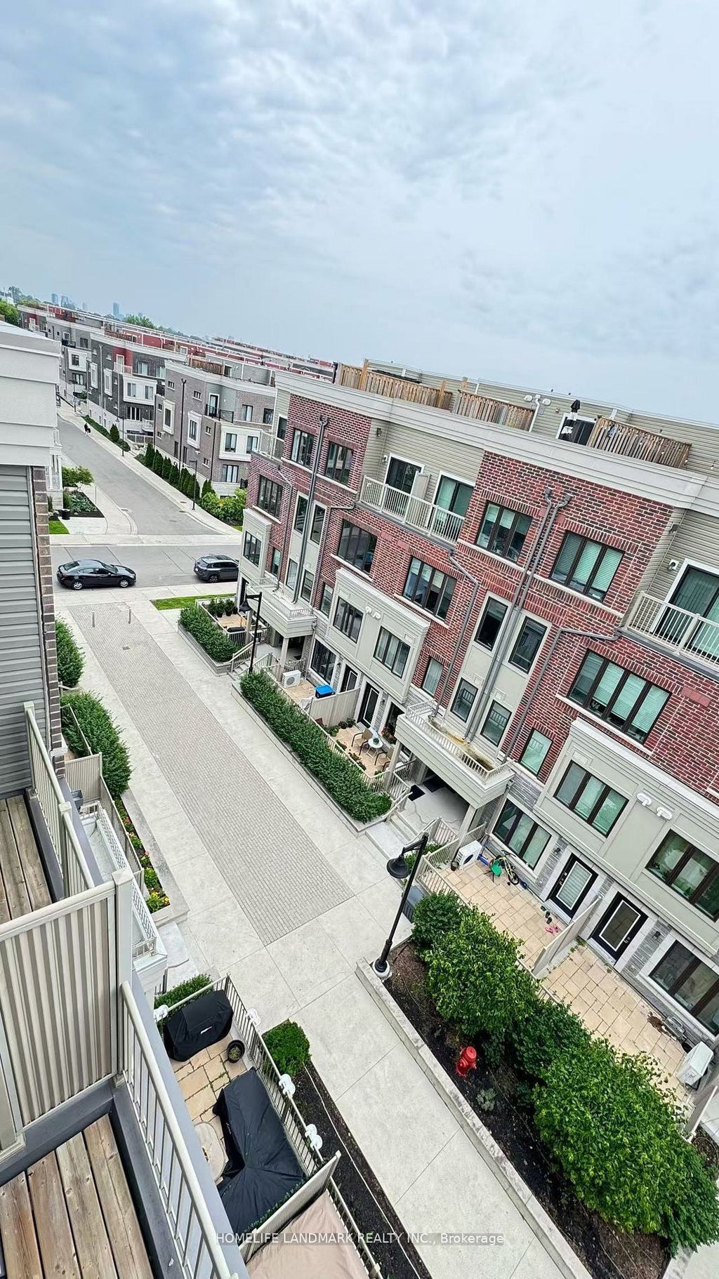 95 Eastwood Park Gardens 27, Toronto W06