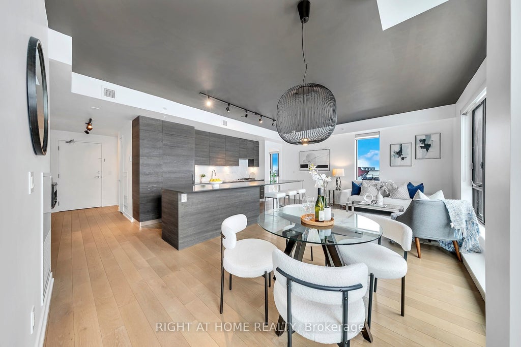 530 Indian Grove 613, Toronto W02