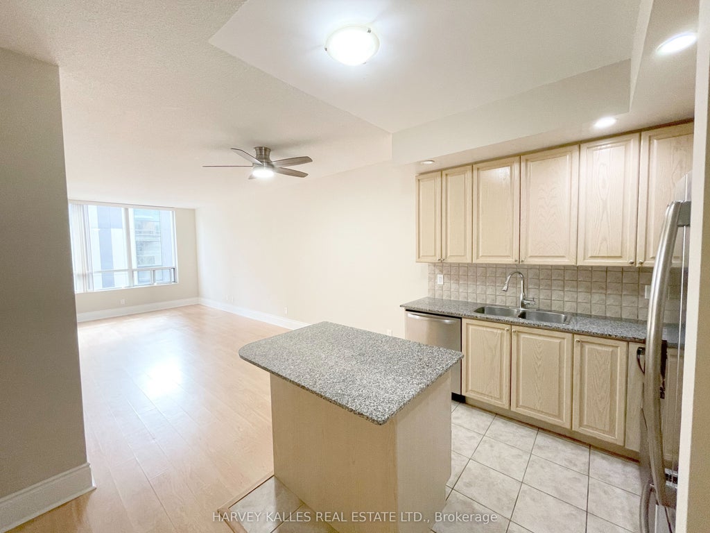 5233 Dundas Street W 316, Toronto W08