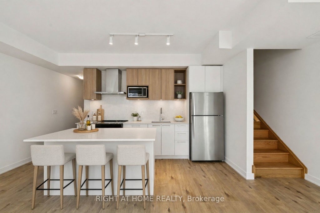 496 Plains Road E Th30 (unit# 9), Burlington