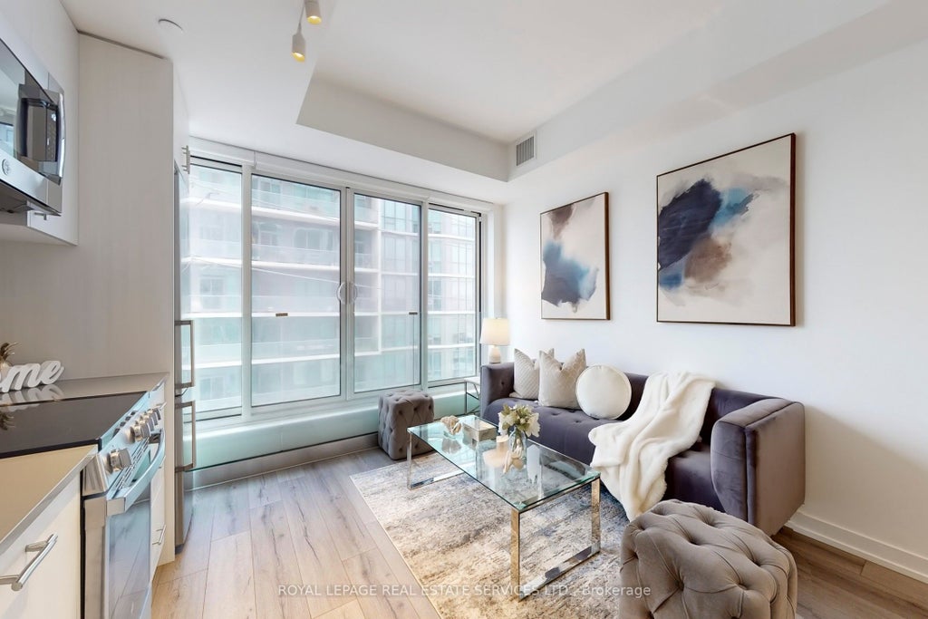 1195 The Queensway N/a 310, Toronto W08