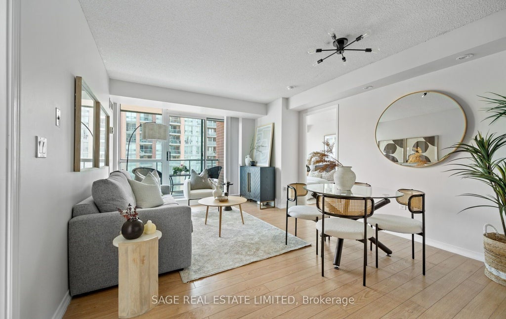 15 Michael Power Place 1008, Toronto W08