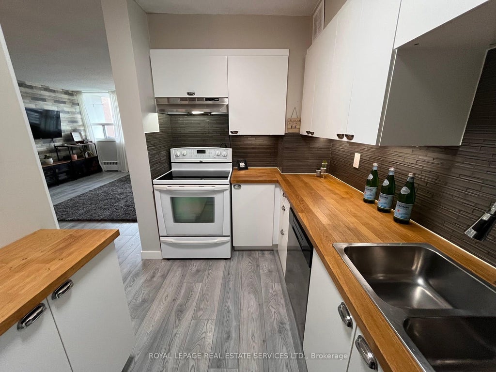 212 Kerr Street 601, Oakville