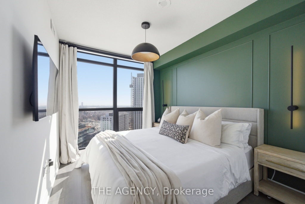 30 Gibbs Road 1907, Toronto W08