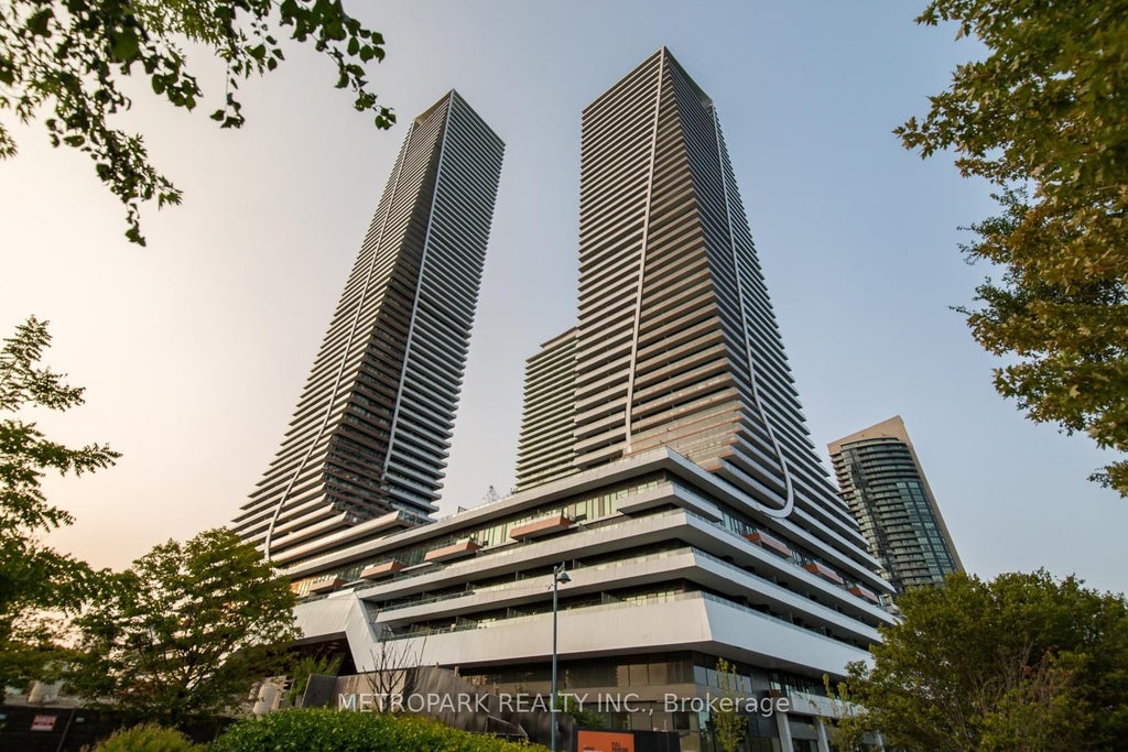 30 Shore Breeze Drive 1414, Toronto W06