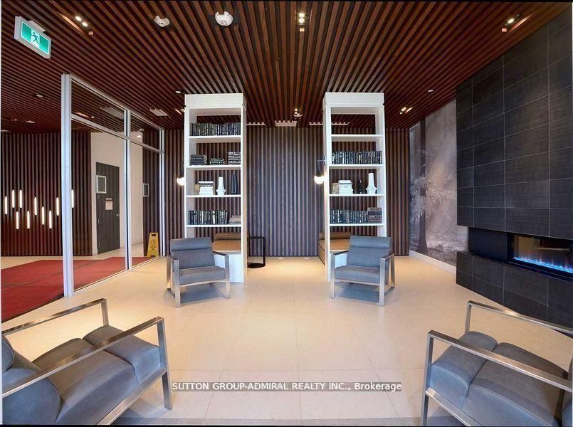 297 Oak Walk Drive 604, Oakville