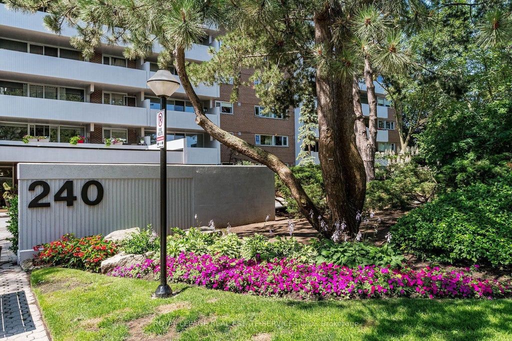 240 Scarlett Road 1304, Toronto W03