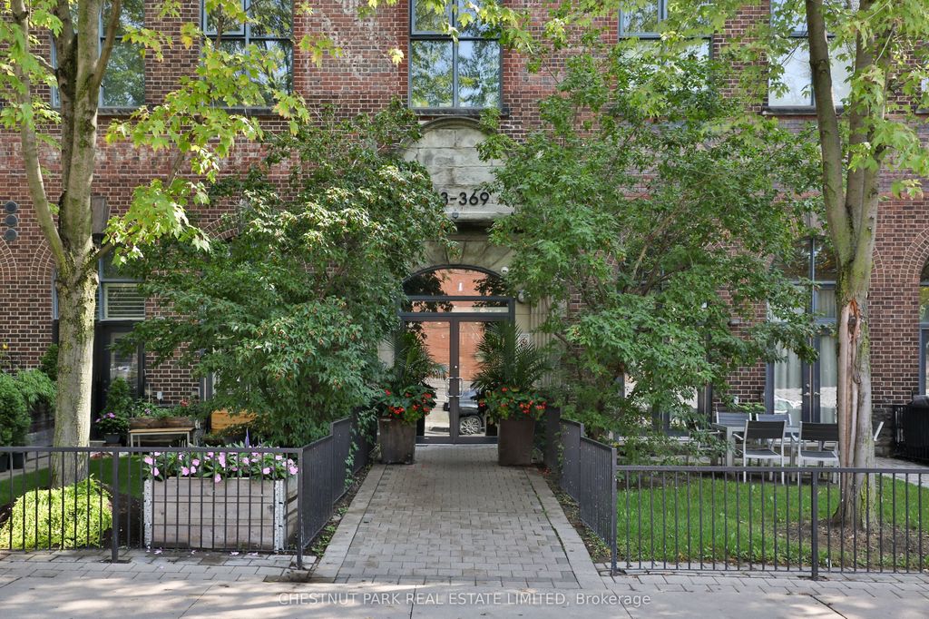 369 Sorauren Avenue 414, Toronto W01