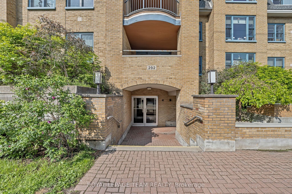 202 Hinchey Avenue 307, West Centre Town