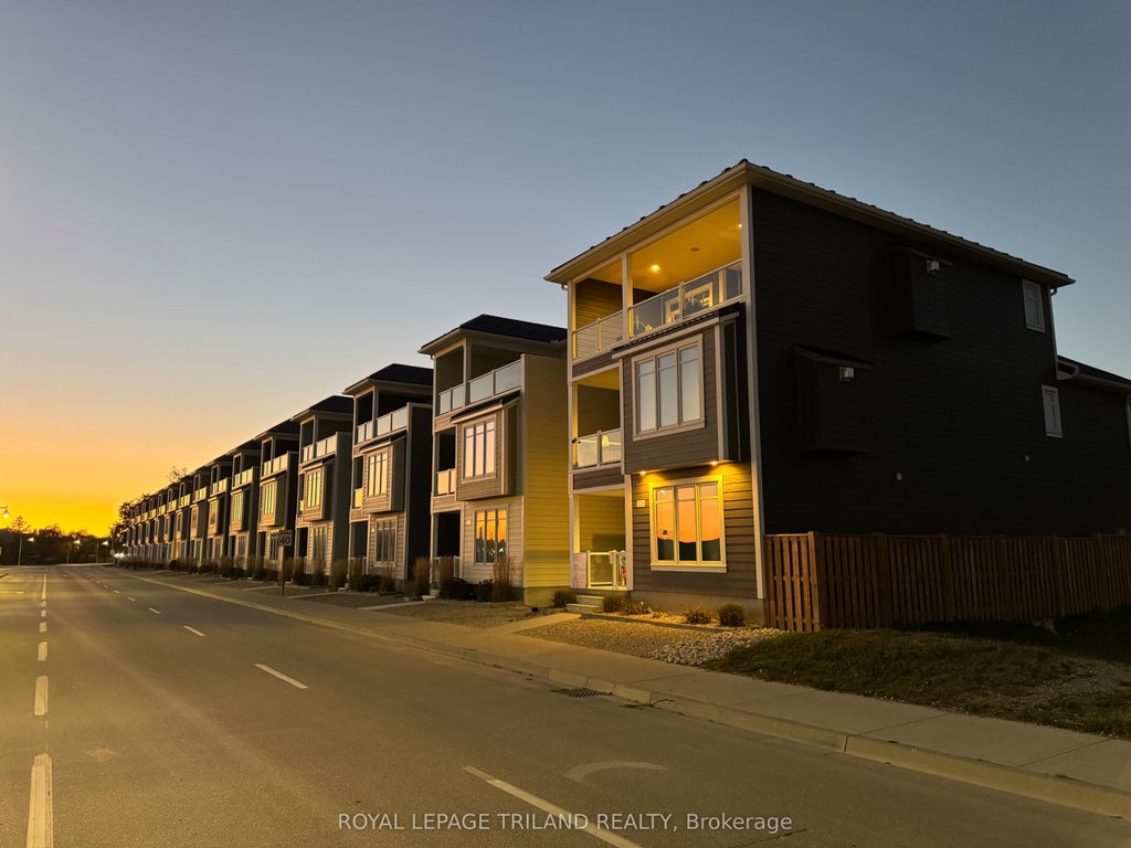 355 Edith Cavell Boulevard 15, Central Elgin