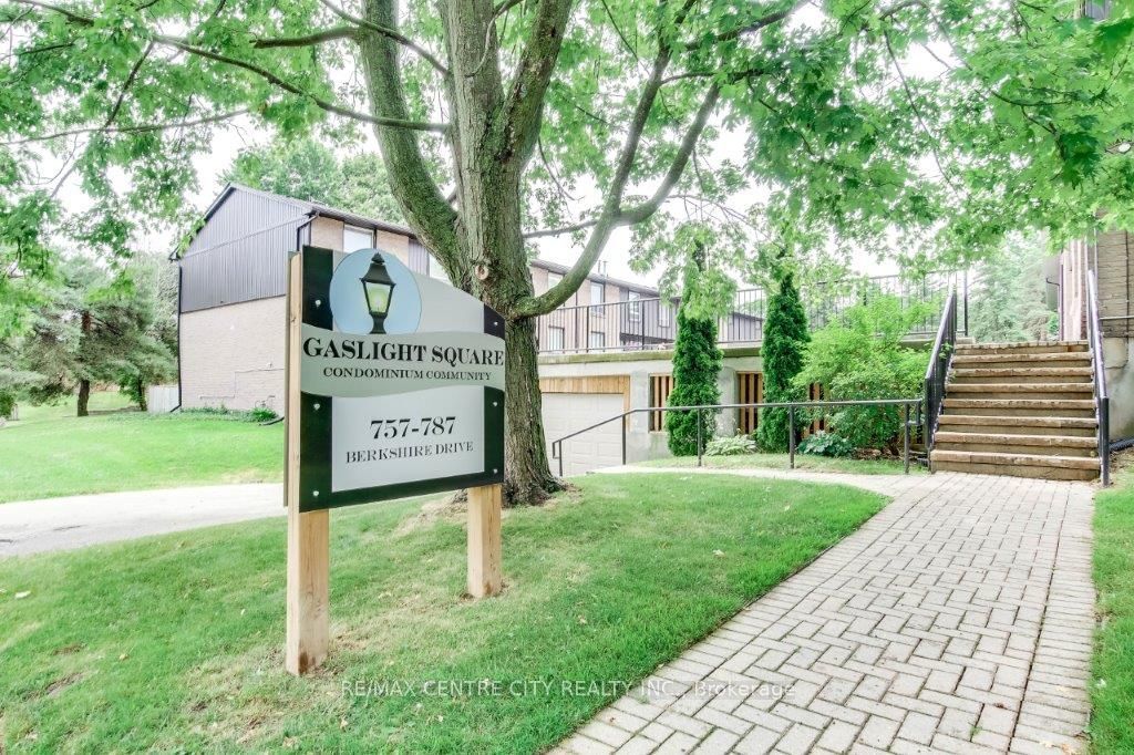 769 Berkshire Drive, London South