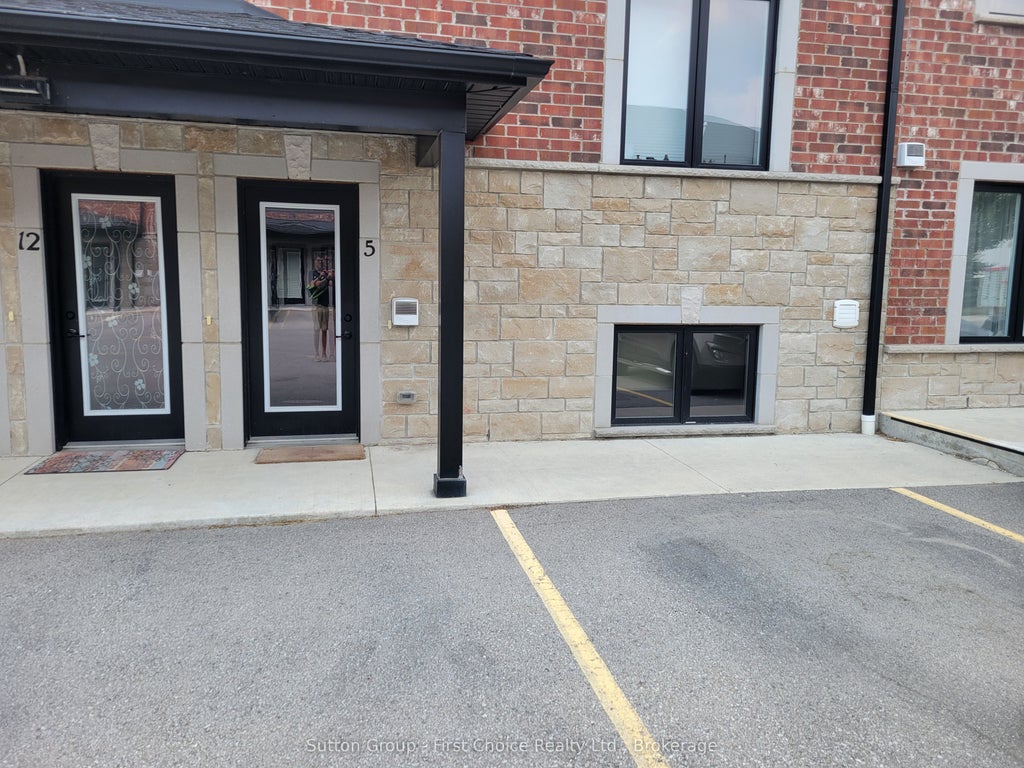 3205 Vivian Line 37 N/a 5, Stratford