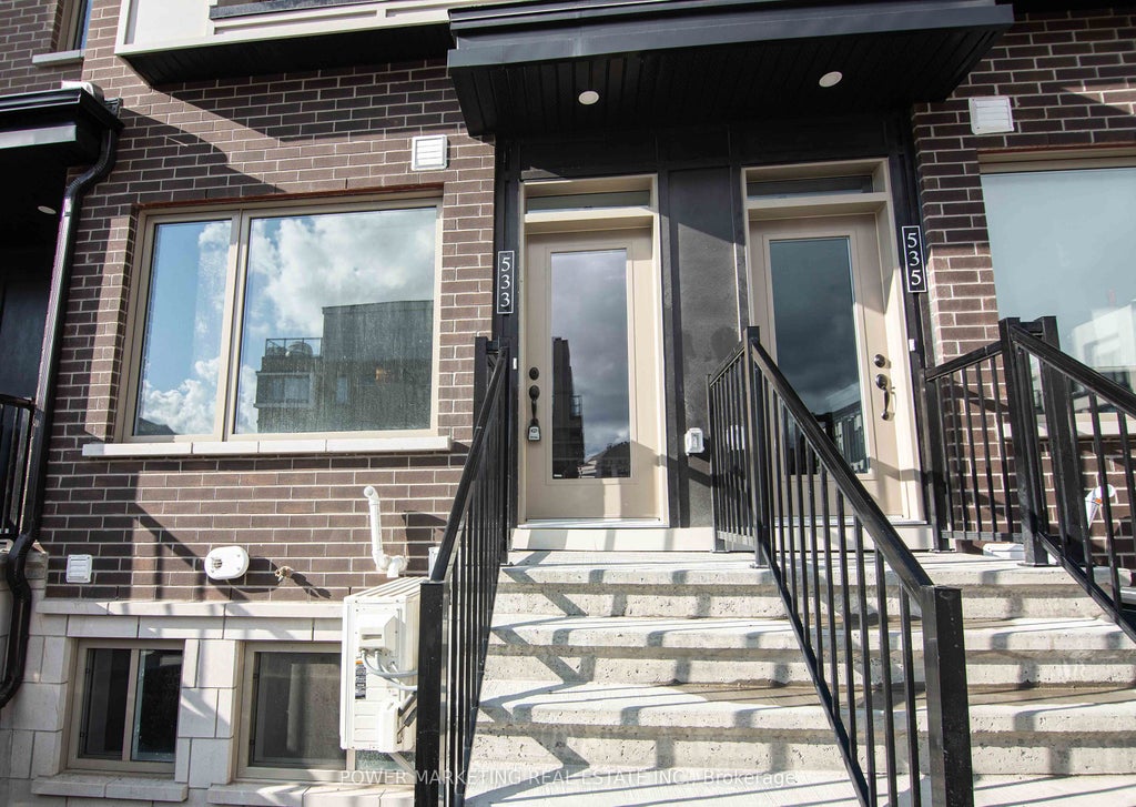 533 Takamose Private, Manor Park - Cardinal Glen and Area