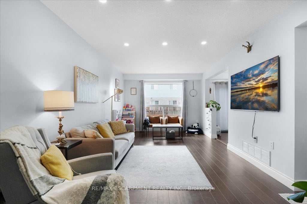 104 Frances Avenue 27, Hamilton