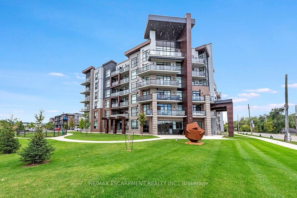 600 North Service Road 606, Hamilton