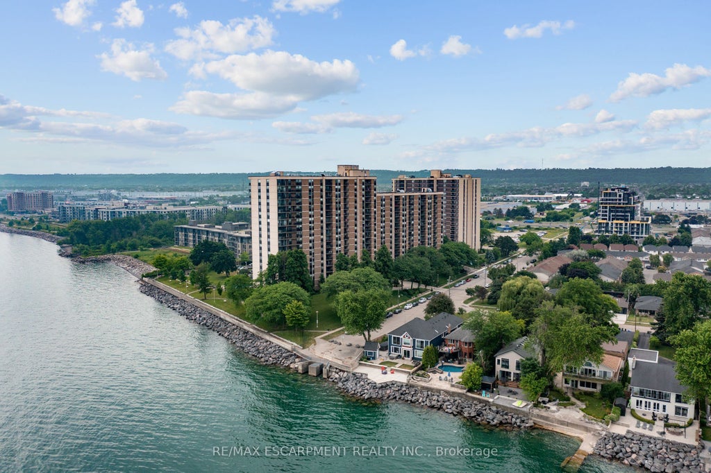 500 Green Road 218, Hamilton