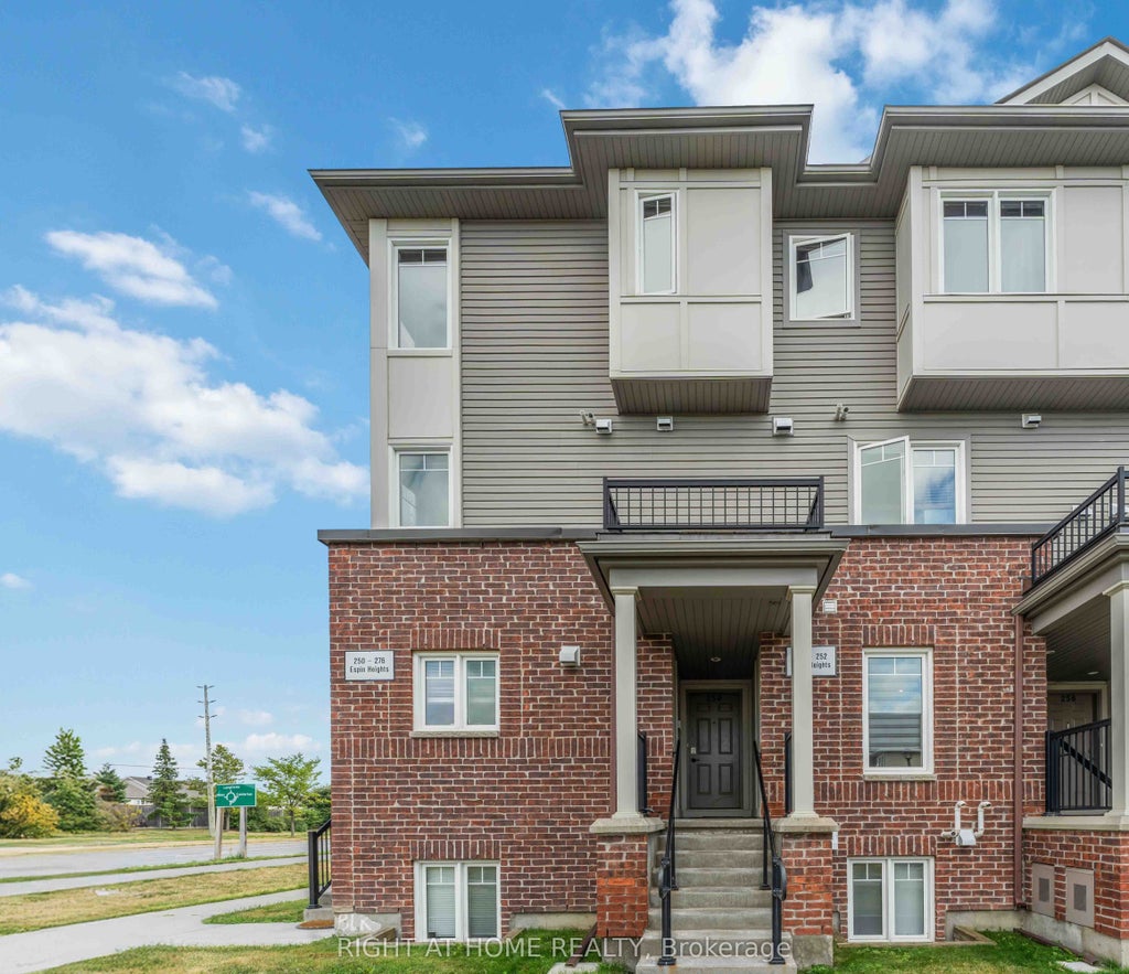 250 Espin Heights, Barrhaven
