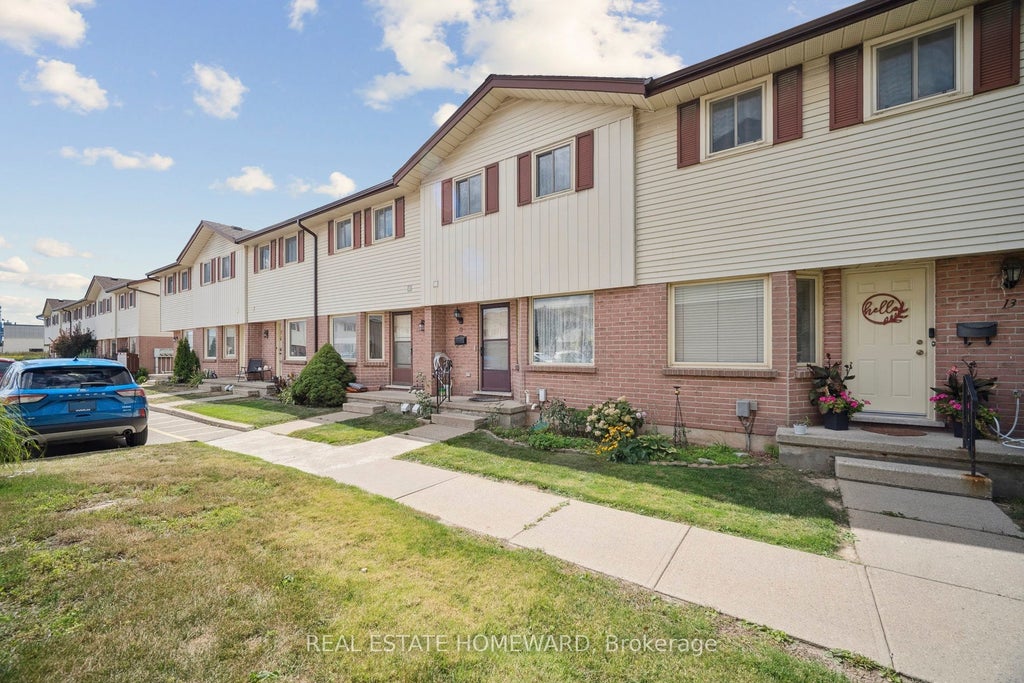 12-1093 Nellis Street 12, Woodstock