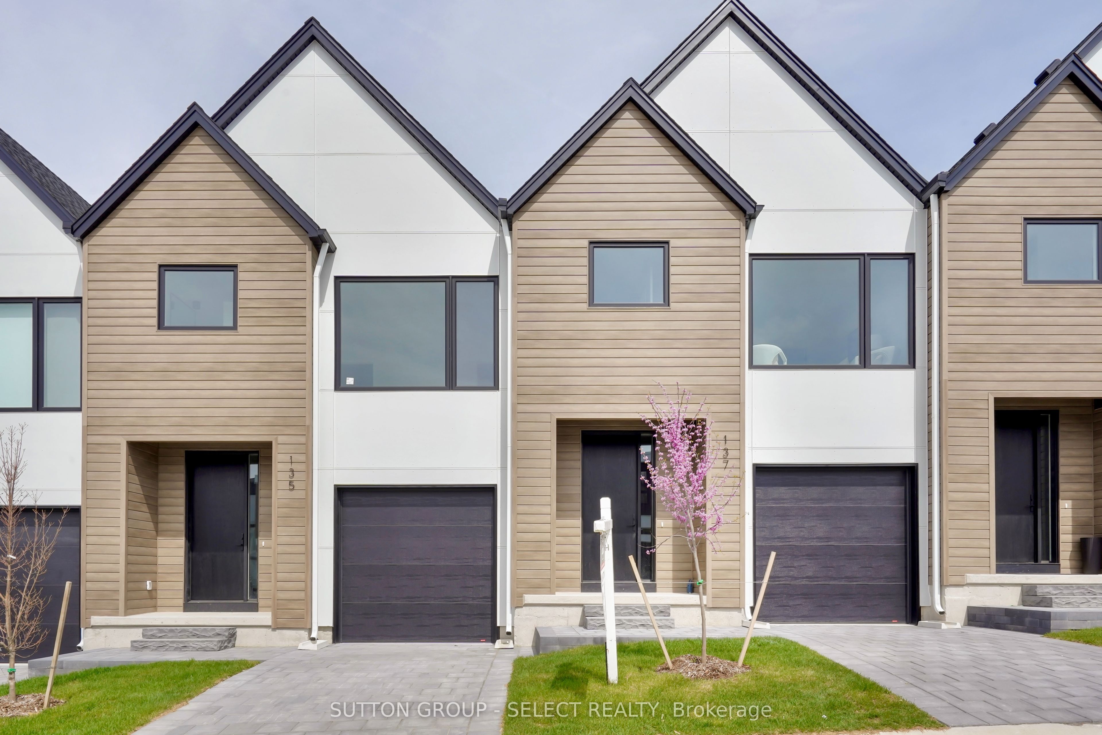 Photo of Listing #X12394448