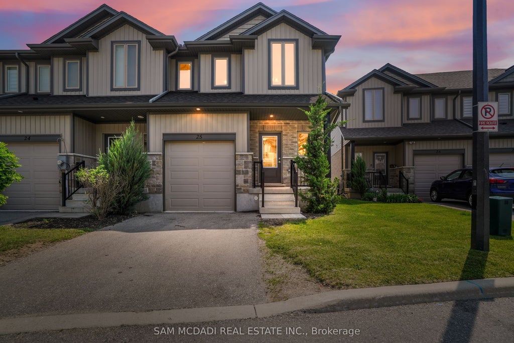 1023 Devonshire Avenue 25, Woodstock