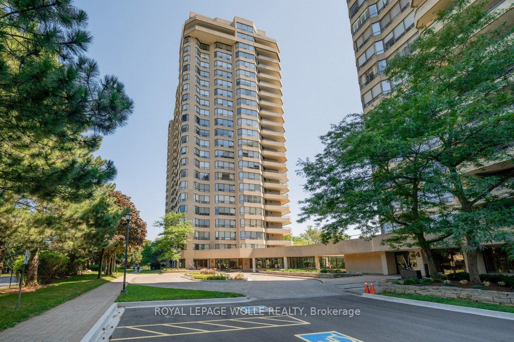 4 Willow Street 903, Waterloo