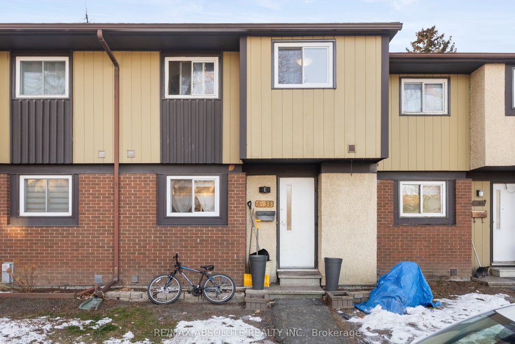 6138 Brookside Lane, Orleans - Convent Glen and Area