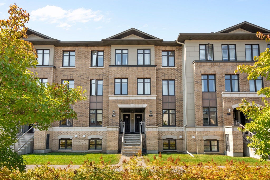 132 Bluestone Private, Orleans - Cumberland and Area