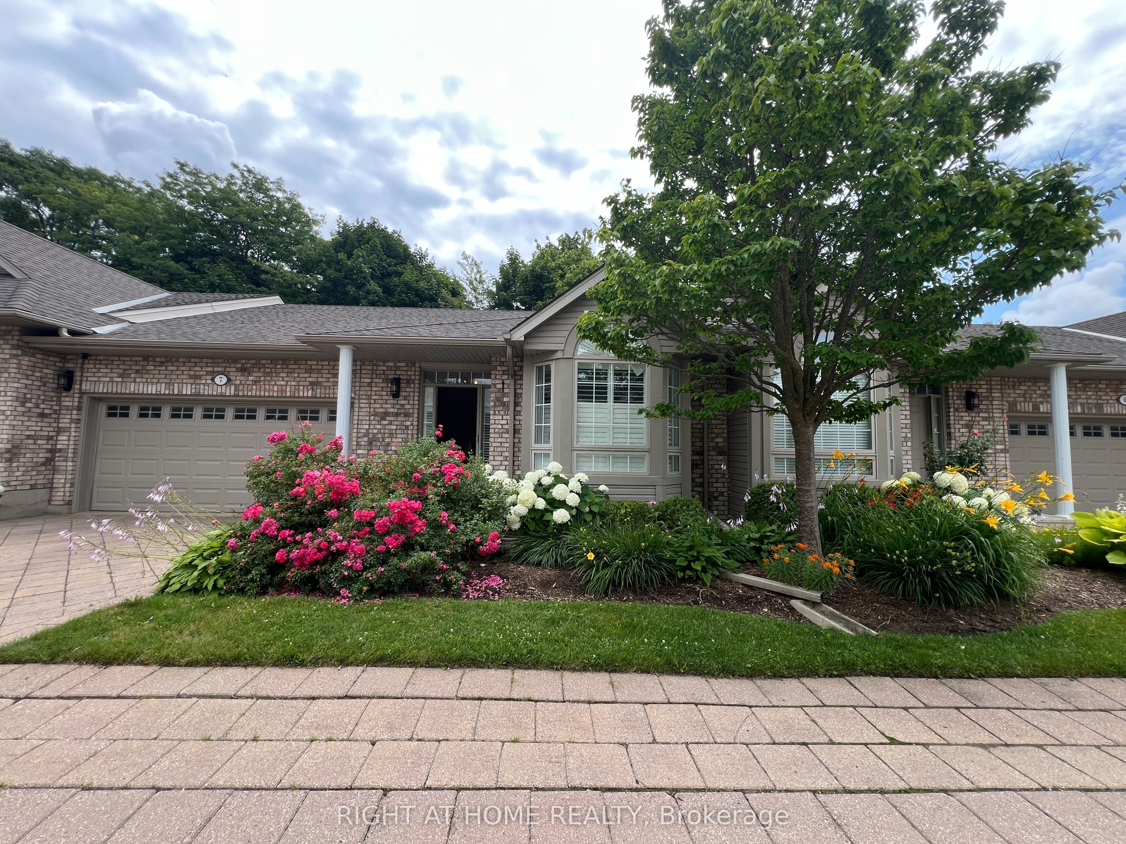 Photo of Listing #X12422991