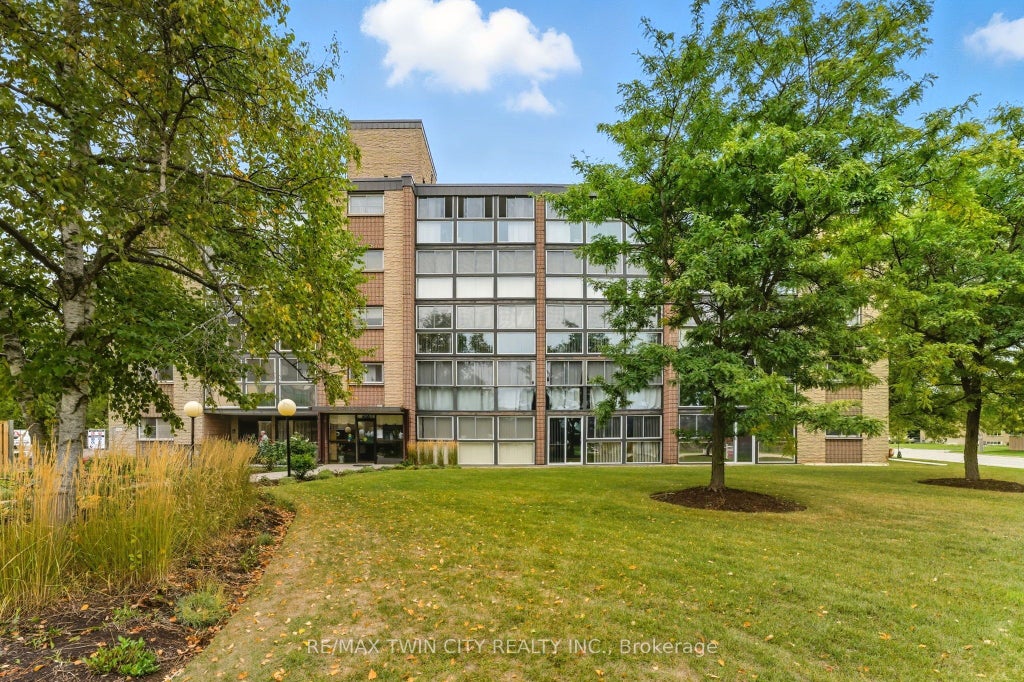 400 Champlain Boulevard 305, Cambridge