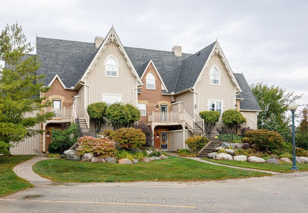 170 Snowbridge Way N 225, Blue Mountains