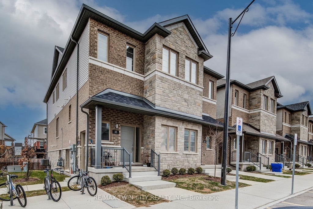 205 West Oak Trail 35, Kitchener