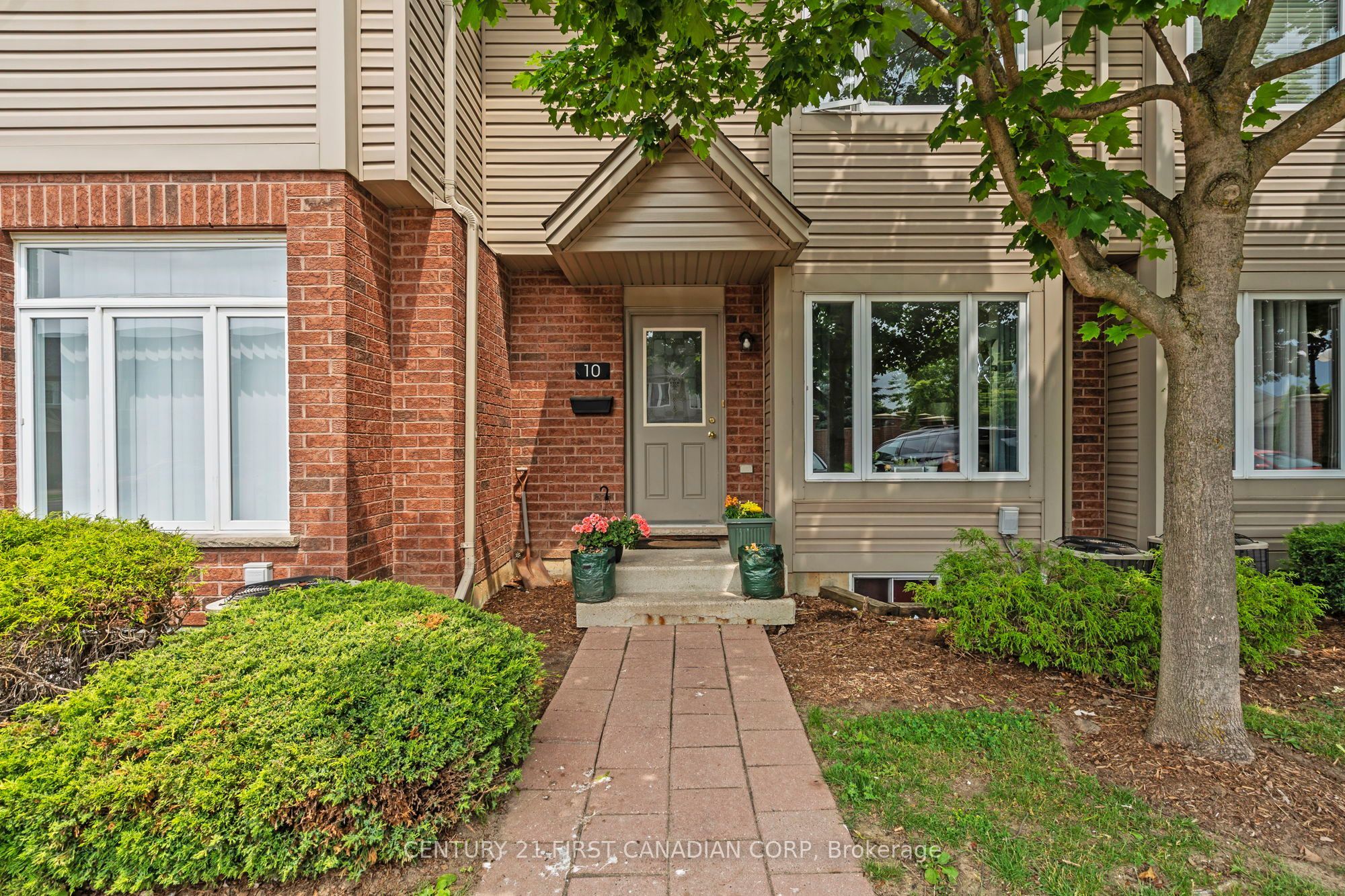 Photo of Listing #X12435353