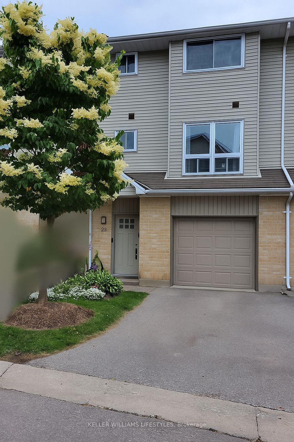 536 Third Street 23, London East