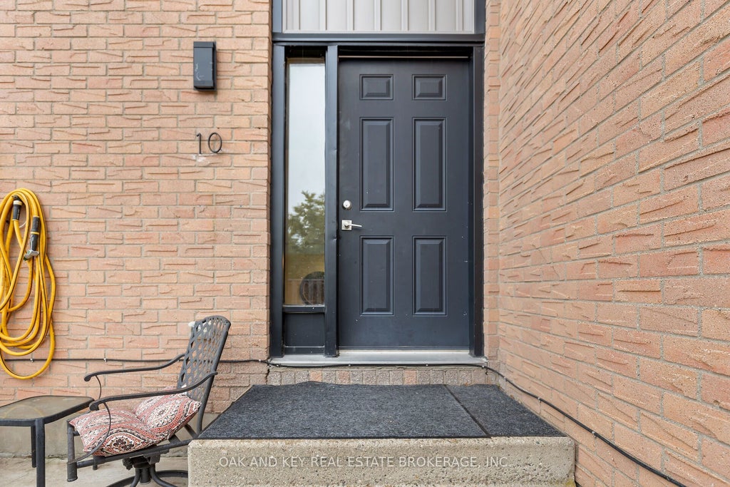 105 Andover Drive 10, London South