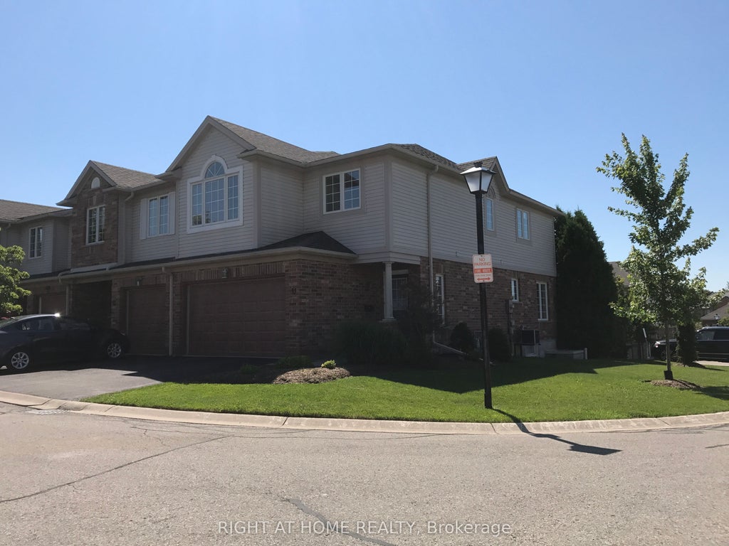 320 Ambleside Drive 33, London North