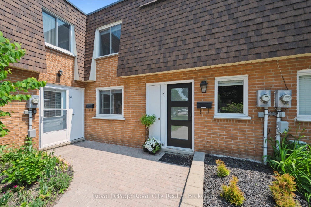 120 Country Club Drive 16, Guelph