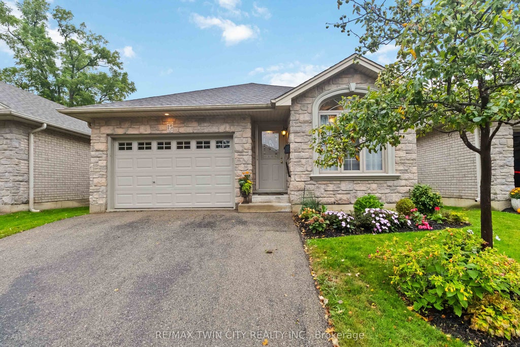54 Glenwood Drive 15, Brantford