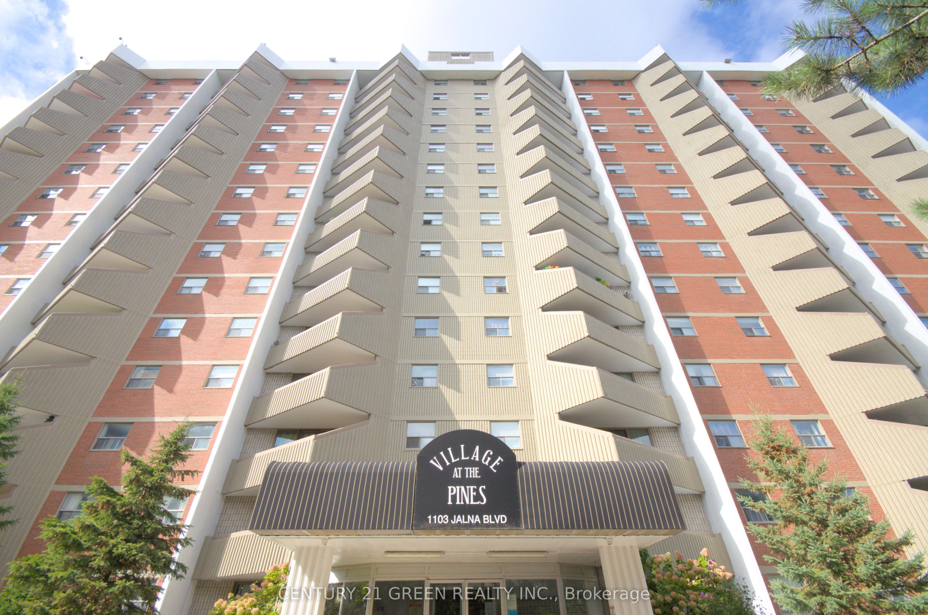 Photo of Listing #X12463562