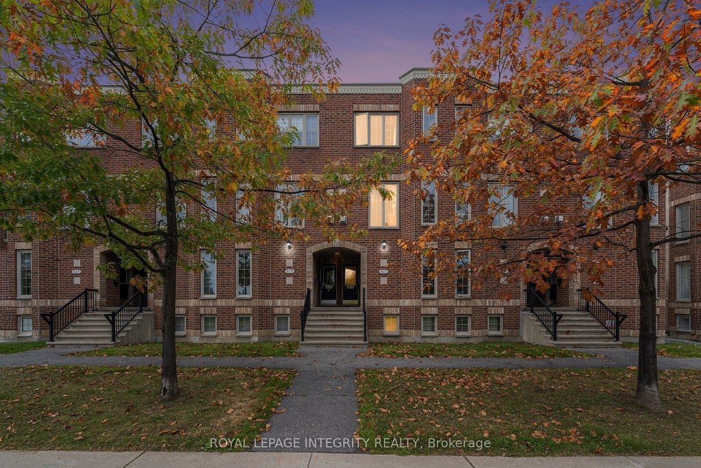 813 Longfields Drive, Barrhaven