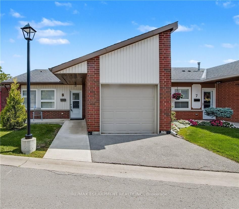 5 Archdeacon Clark Trail, Hamilton