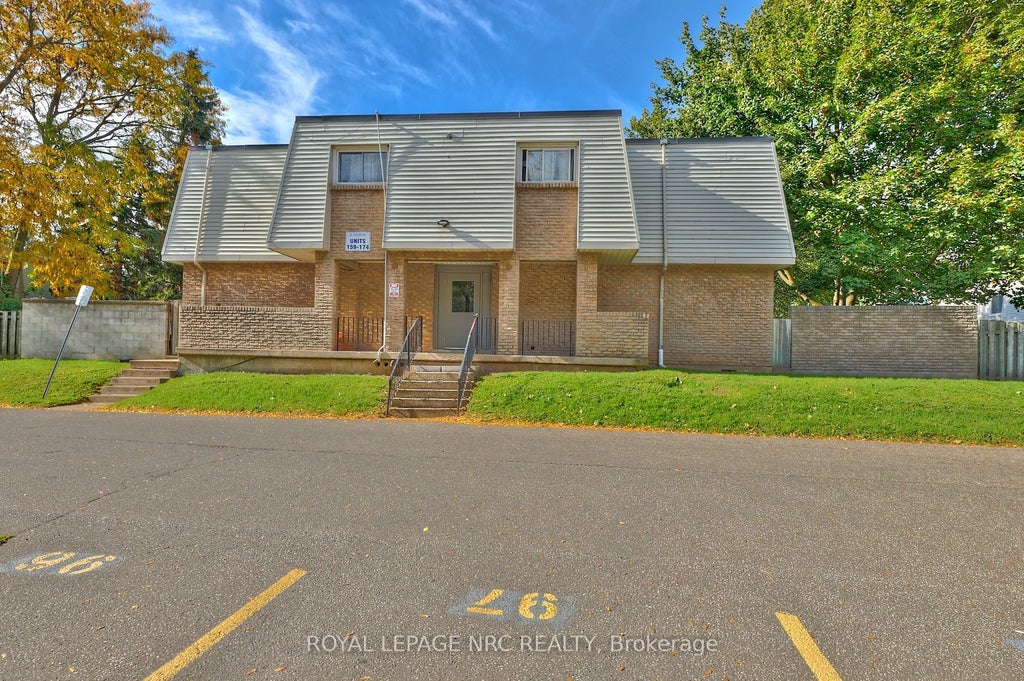 17 Old Pine Trail 164, St. Catharines