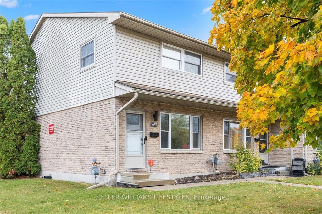 963 Notre Dame Drive, London South