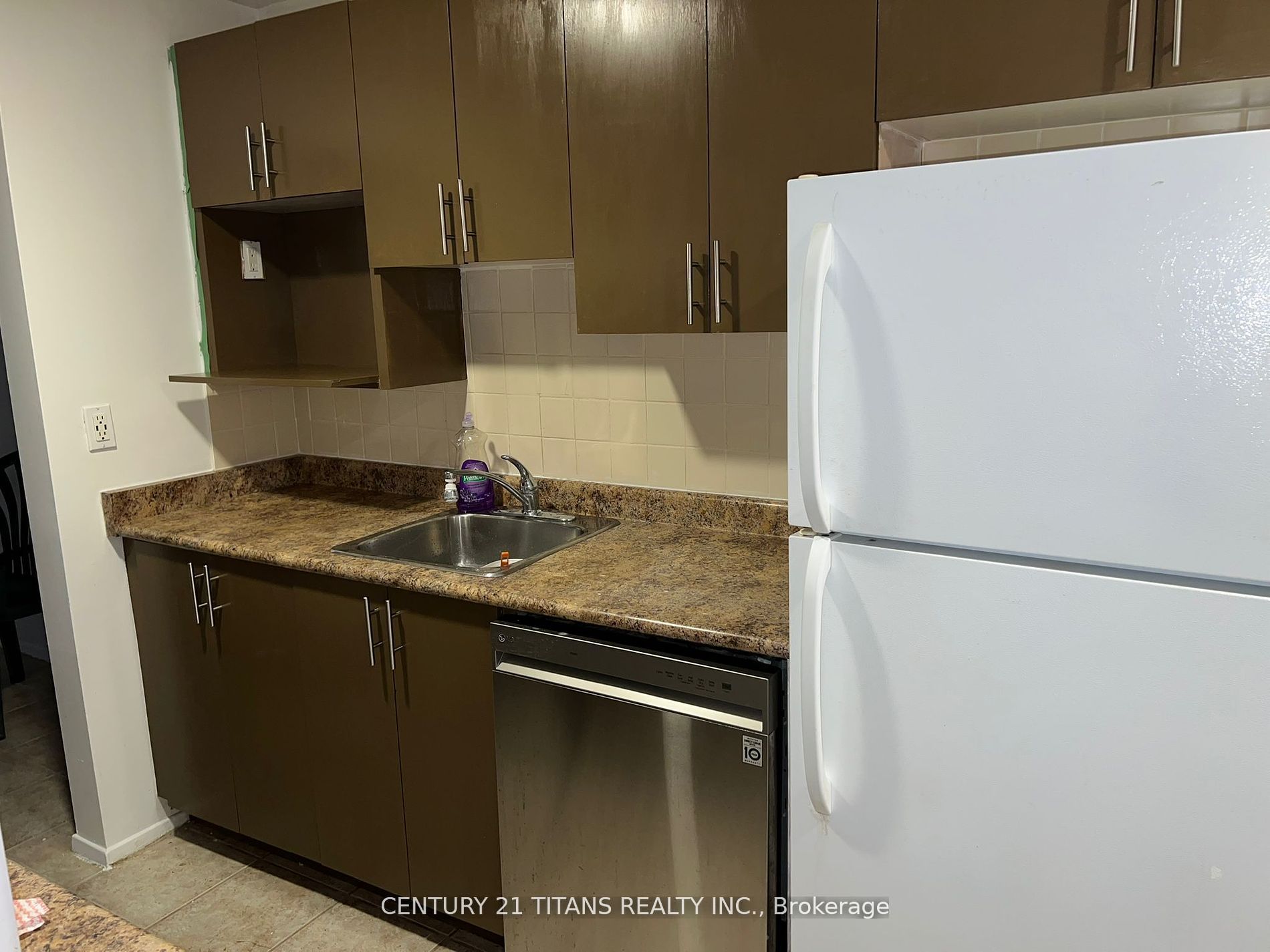 Photo of Listing #X12484598