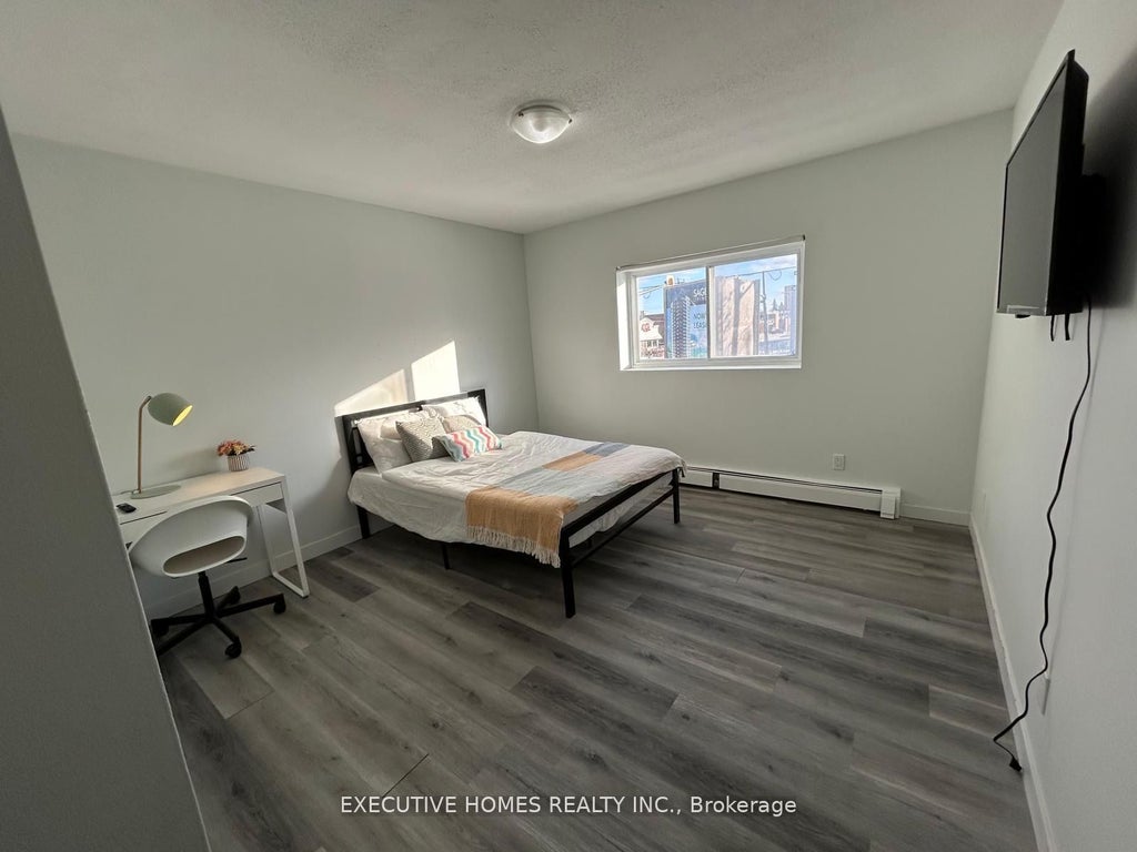 303 King Street N 6, Waterloo