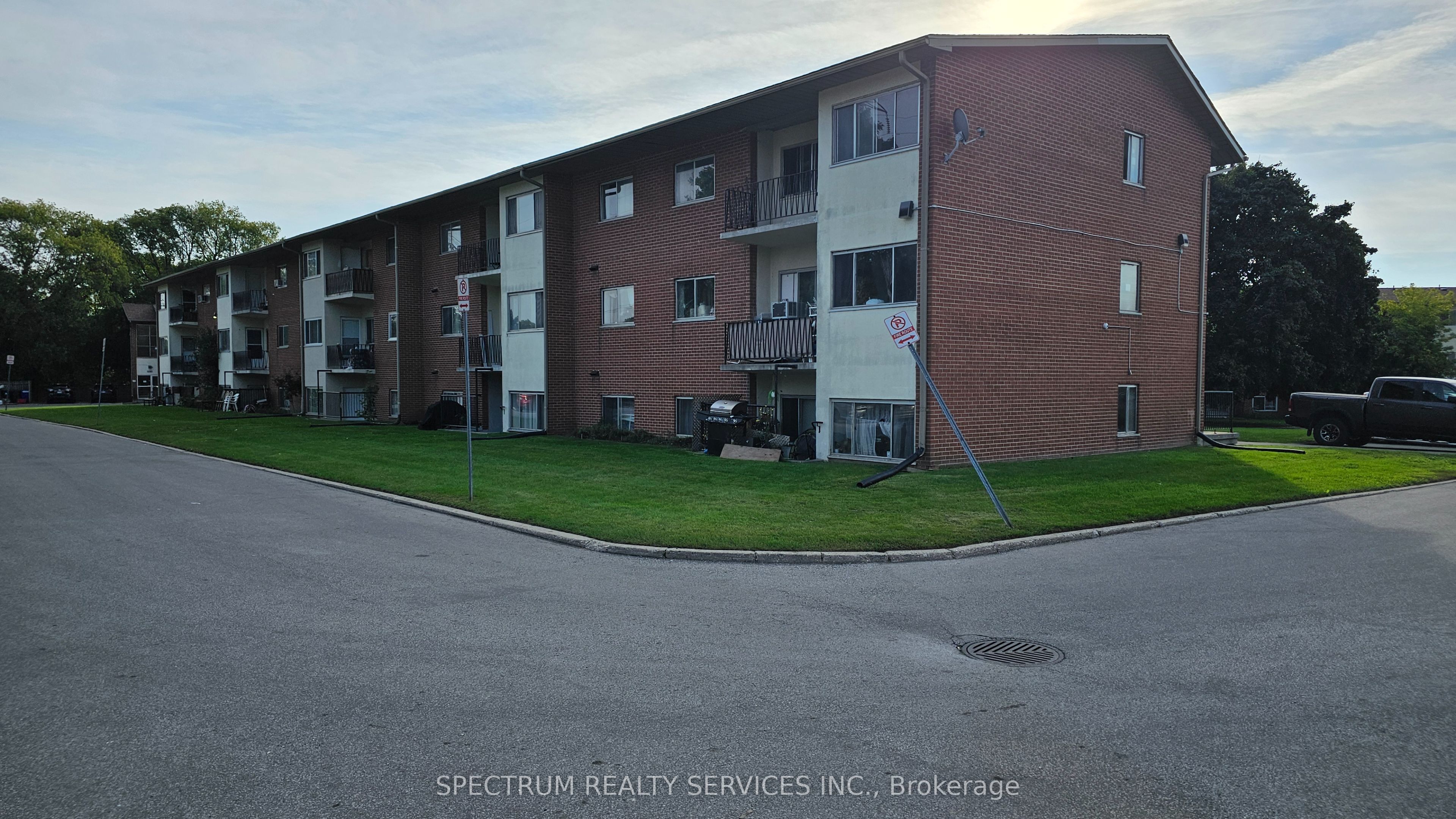 Photo of Listing #X12493118