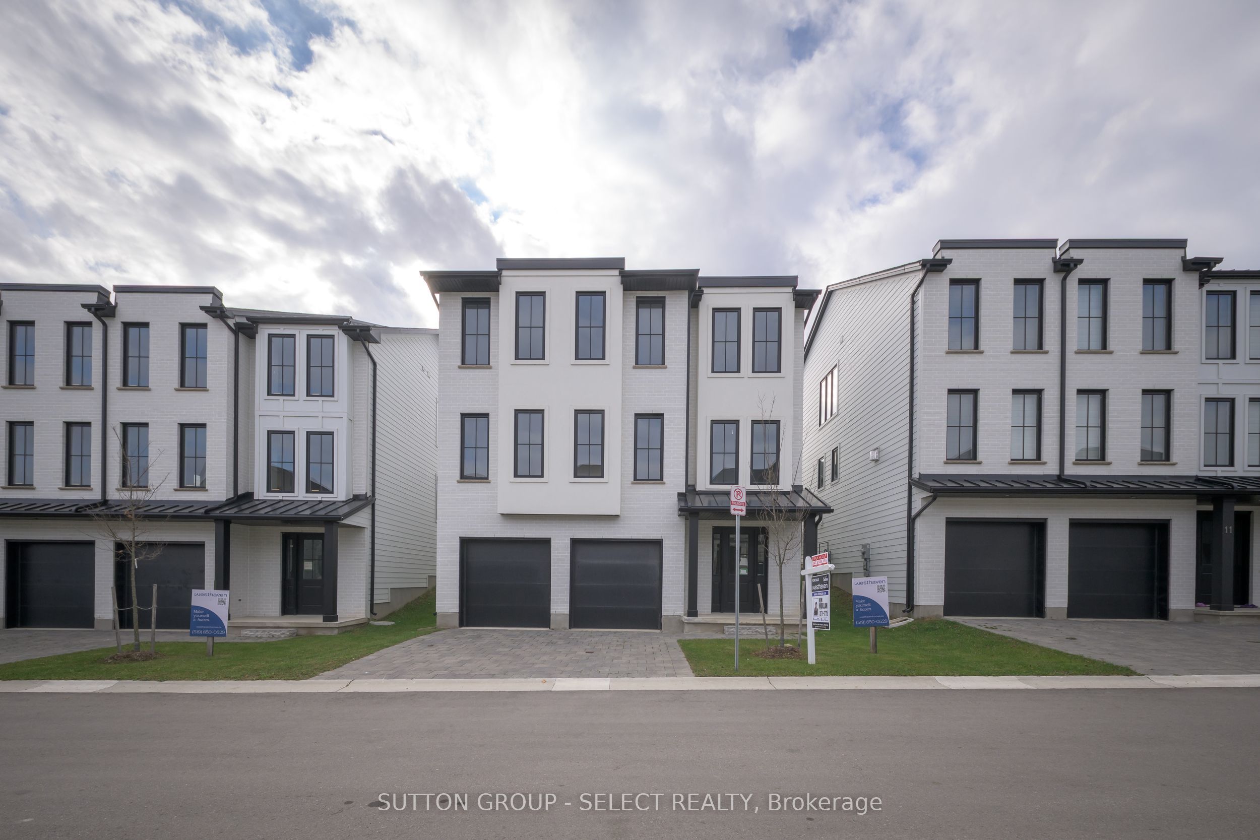 Photo of Listing #X12498704