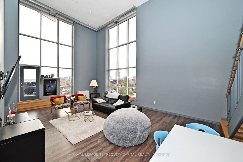 8 Hickory Street W Ph 1101, Waterloo