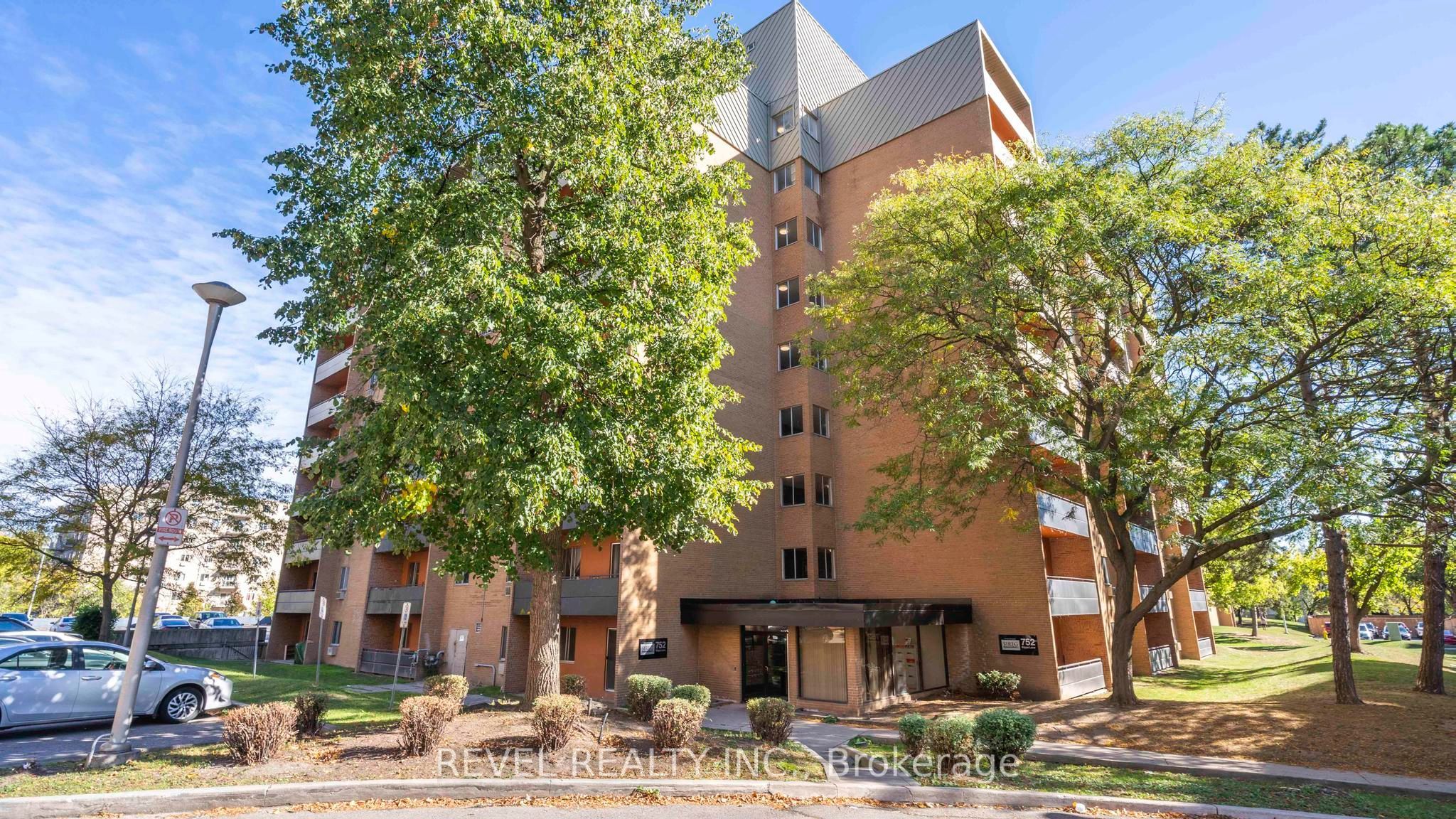 Photo of Listing #X12559764