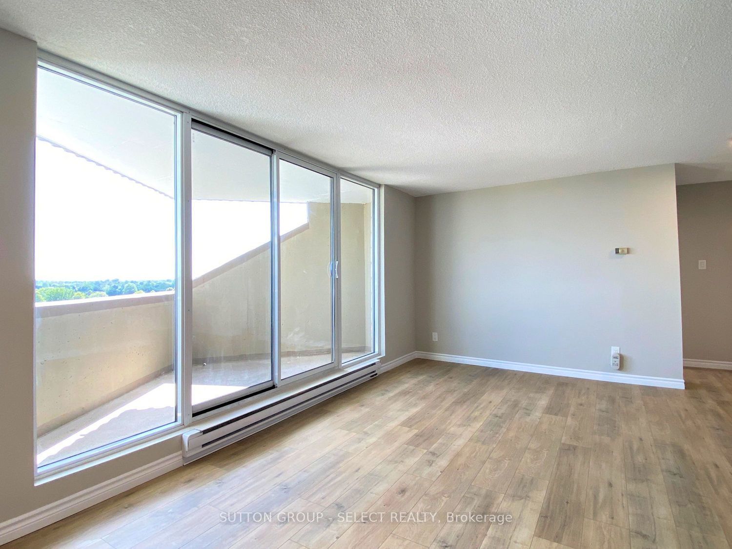 Photo of Listing #X12652766